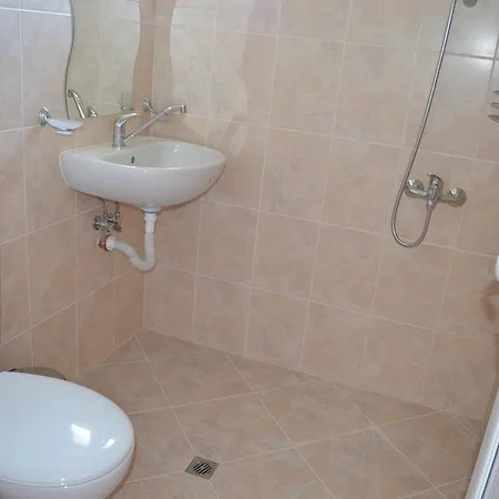 לינה וארוחת בוקר Vis Velika מראה חיצוני תמונה